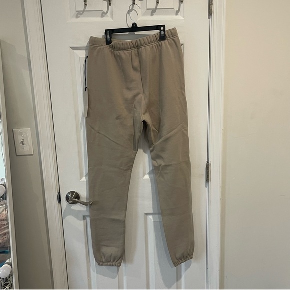 NWT men’s essentials sweats - Picture 5 of 6